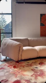 Nieuw in onze showroom is deze prachtige set van @zanotta_spa met een customized carpet van @moooicarpets .
Benieuwd hoe deze modulaire & ecologische bank zit? 
Wees welkom, wij vertellen je graag meer over alle mogelijkheden!
#interieur #interieurdesign #interiorinspo #Zeist #Utrecht
