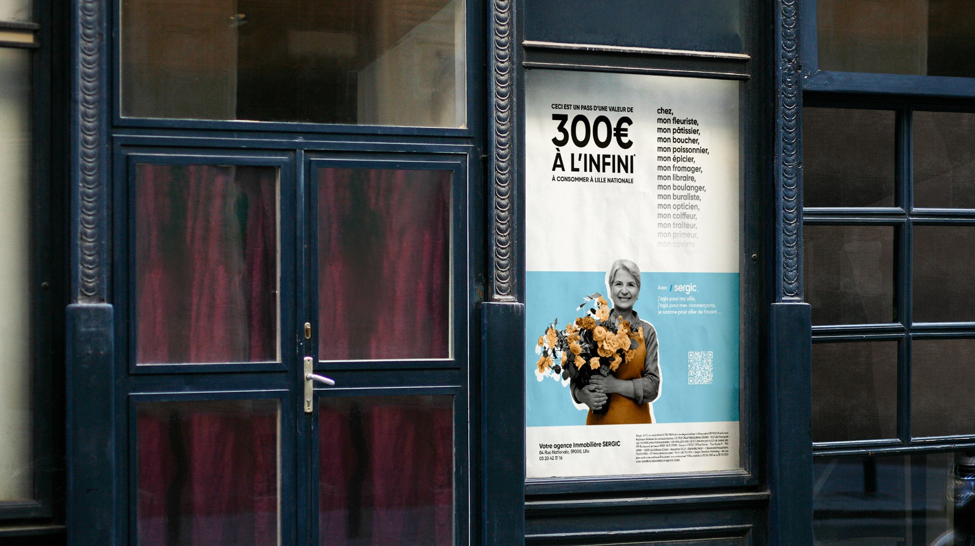Affiche de la campagne sur une façade de boutique.