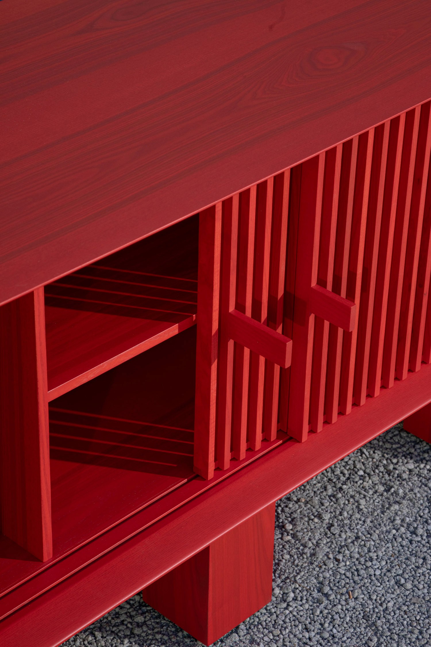 audio-altar-sculptural-cabinet-for-vinyl-lovers-and-analog-sound