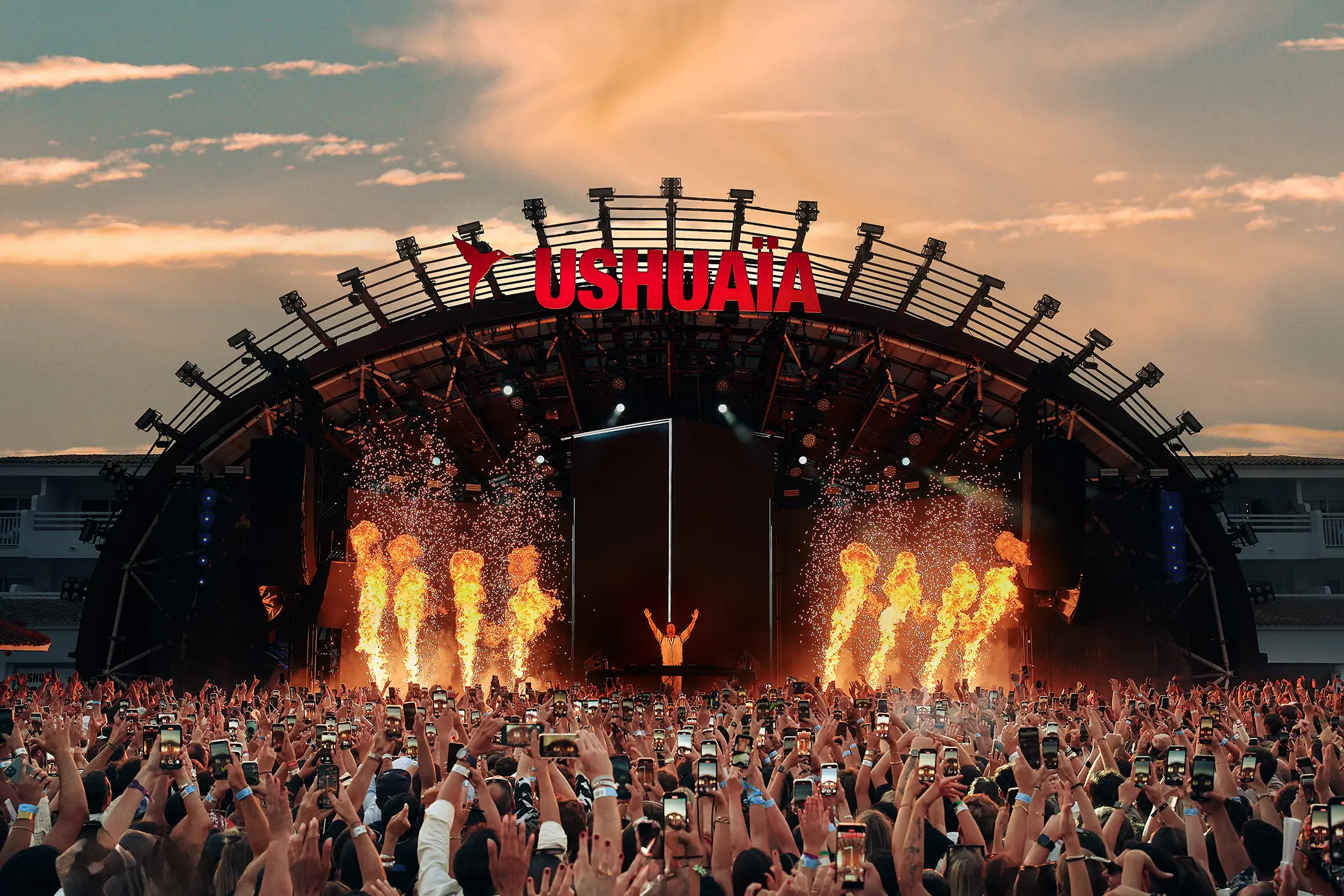 David Guetta live during F*** ME I’M FAMOUS! at Ushuaïa Ibiza, Spain - 2025. Credits : The Night League