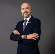 neirouz lahmadi from investia smiling confidently