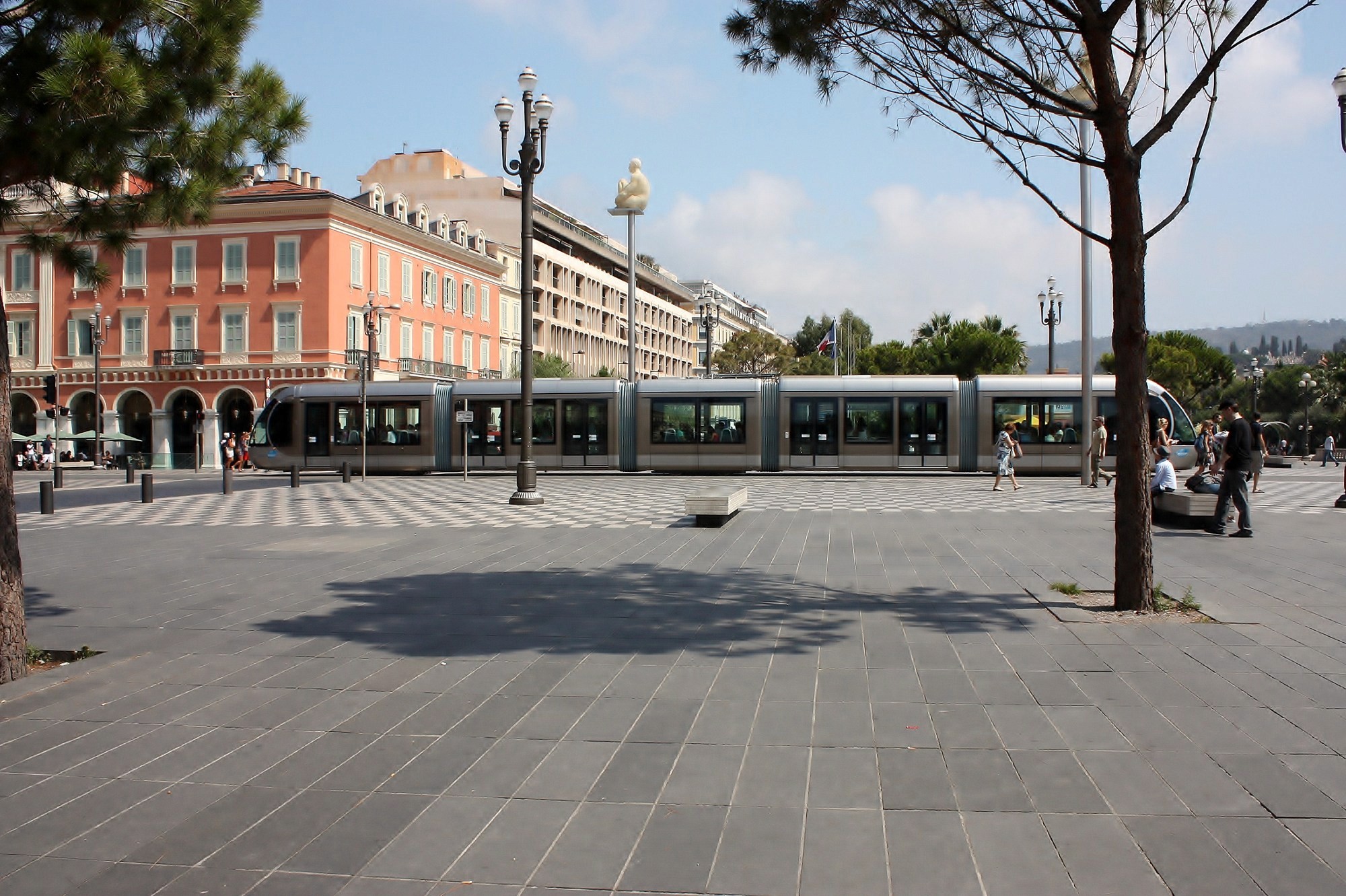 photography of dam during daytime