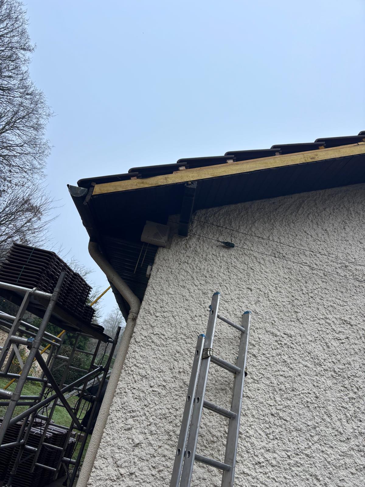 Installation professionnelle de bardeaux d'asphalte sur une maison à Toulouse