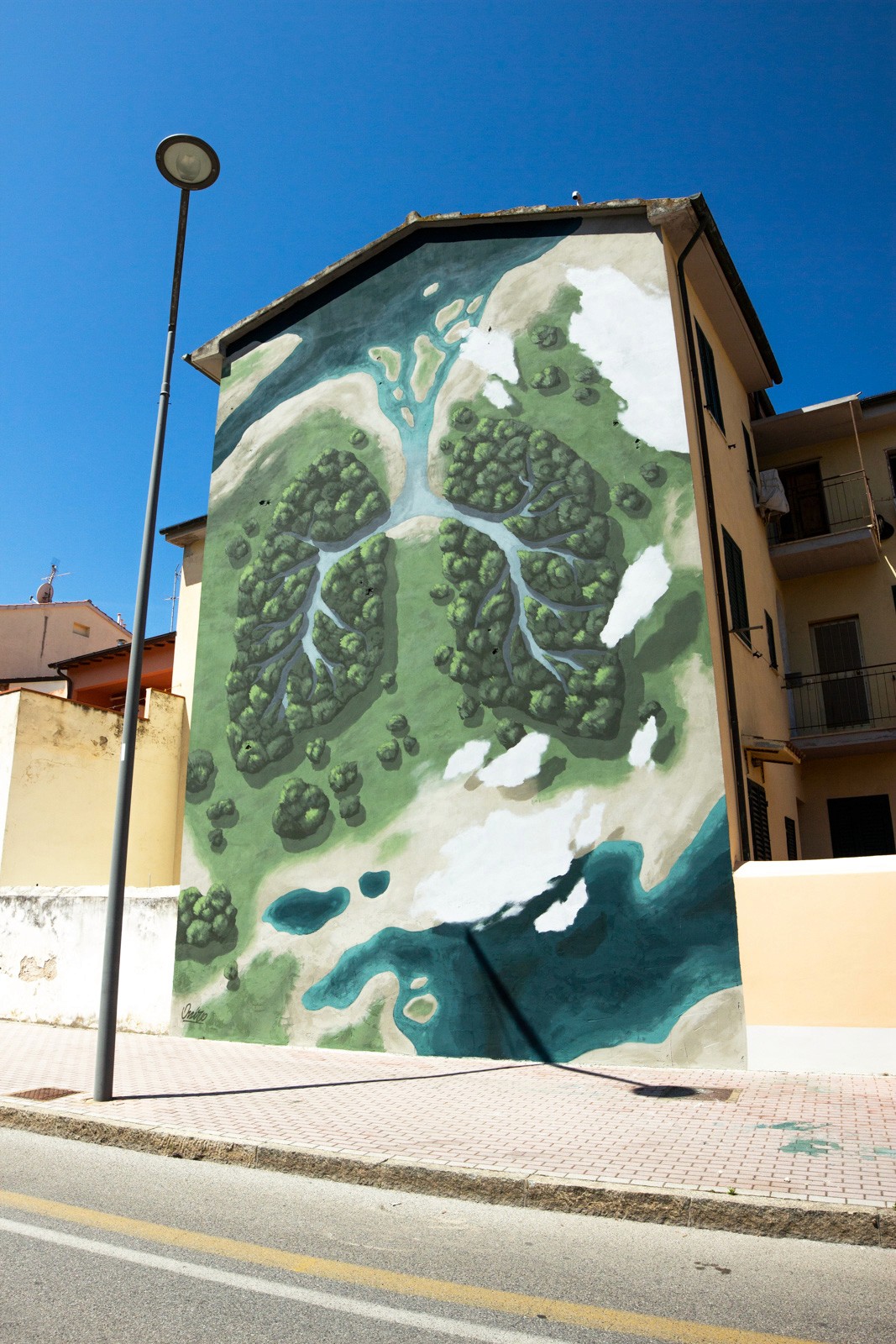 Organismo, mural by Oniro in Tuscany - Uovo alla Pop