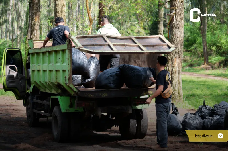 Catatan Bersih-Bersih Gunung Guntur Masalah Sampah Bukan Cuma Tanggung Jawab Pengelola