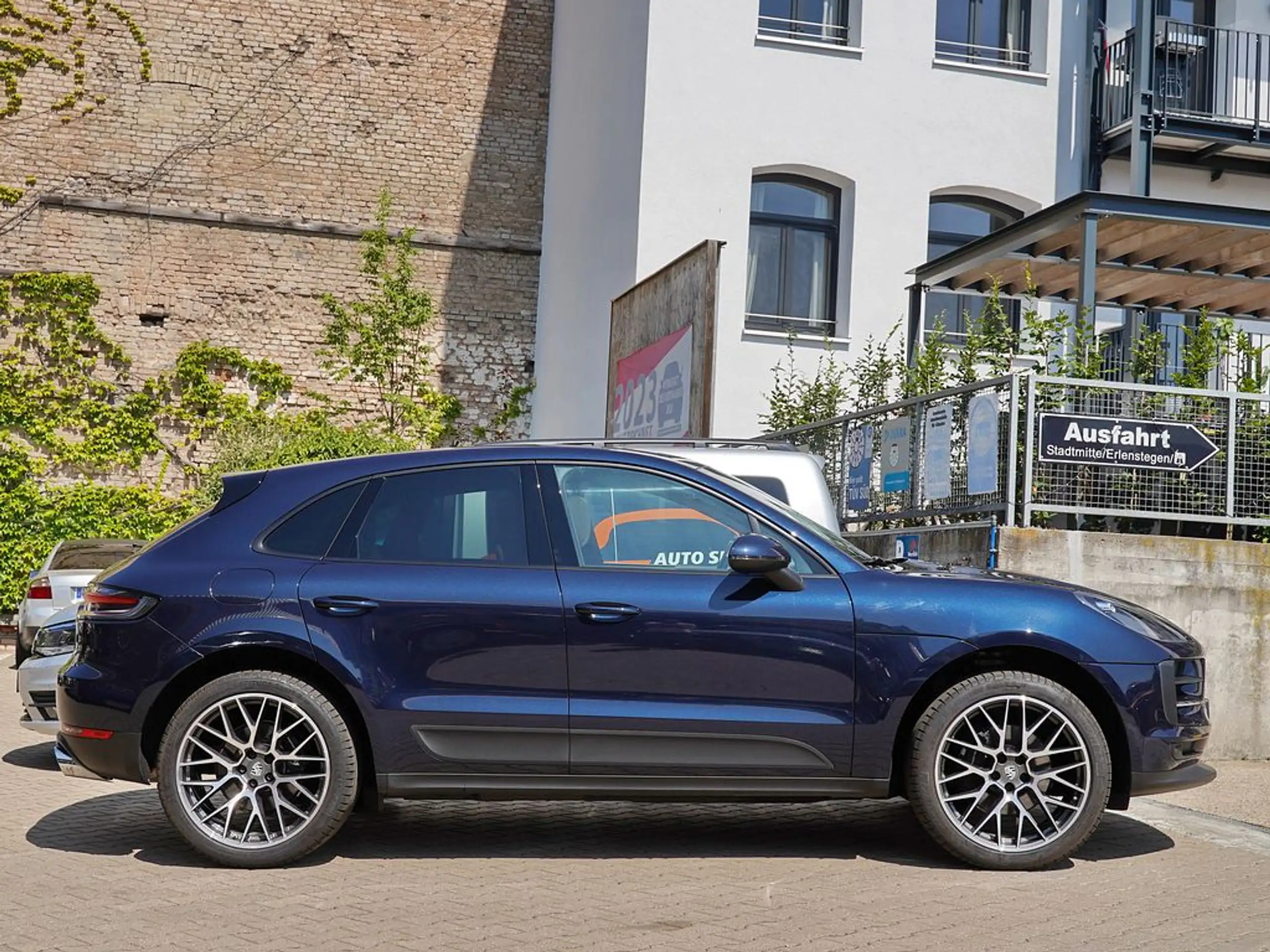 Porsche Macan | PDK | MwSt. ausweisbar | Panorama | BOSE | Bicolor-Leder Nachtblau | 21" RS Spyder | Sportabgas | AHK |