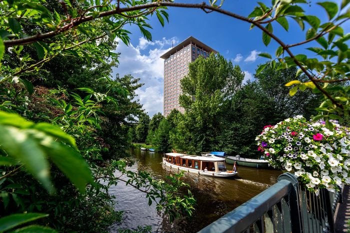 Hotel Okura Amsterdam seen from the Amstel canal, photo Hotel Okura