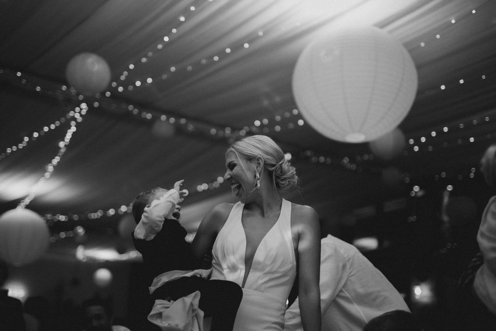 Tanzende Personen aufHochzeit