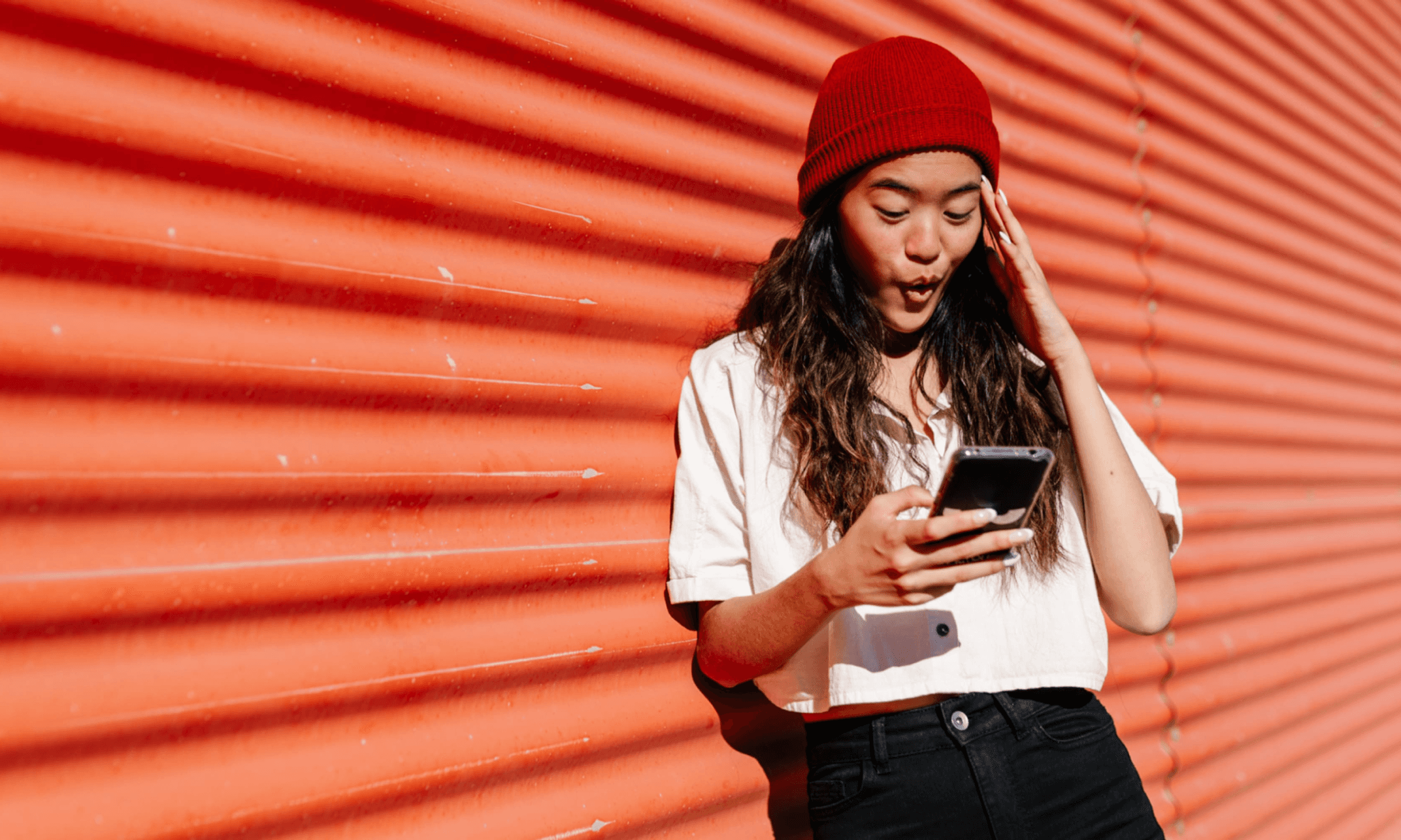 Hero image featuring the app on a phone device