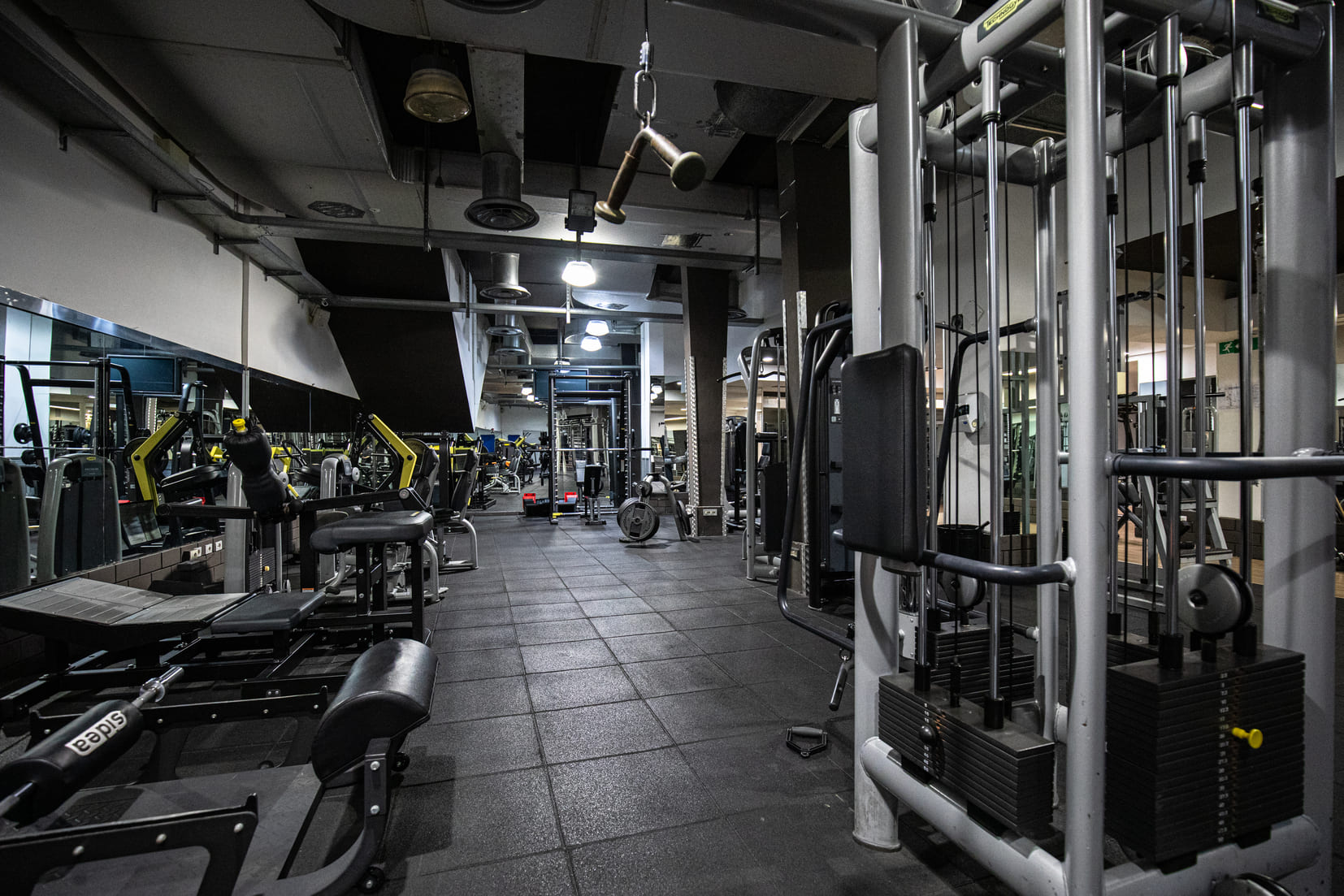 Sala pesi e area cardio attrezzata palestra Freetime Monteverde Roma