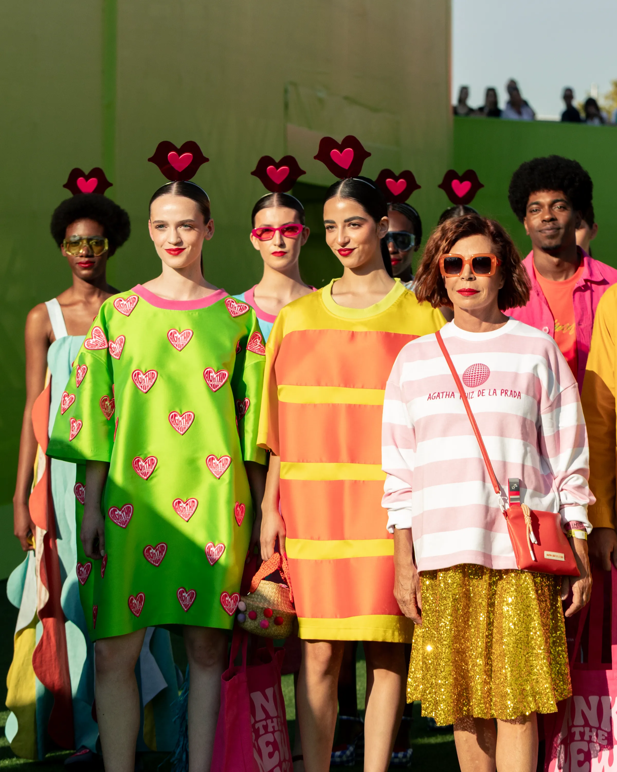 Alumnos de FAMA Academy desfilando para Agatha Ruiz de la Prada en la residencia de Shakira en Madrid