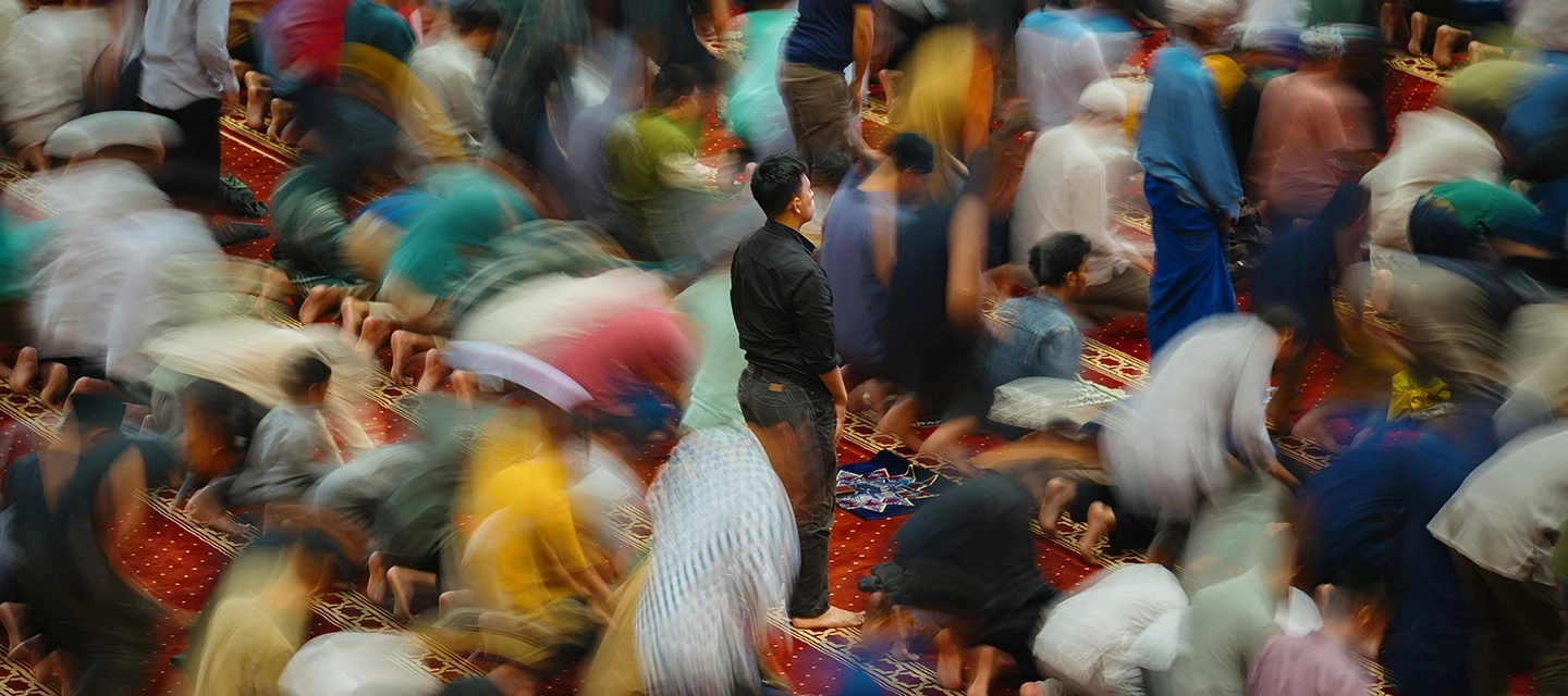 muslims praying during ramadan from diverse communities in london