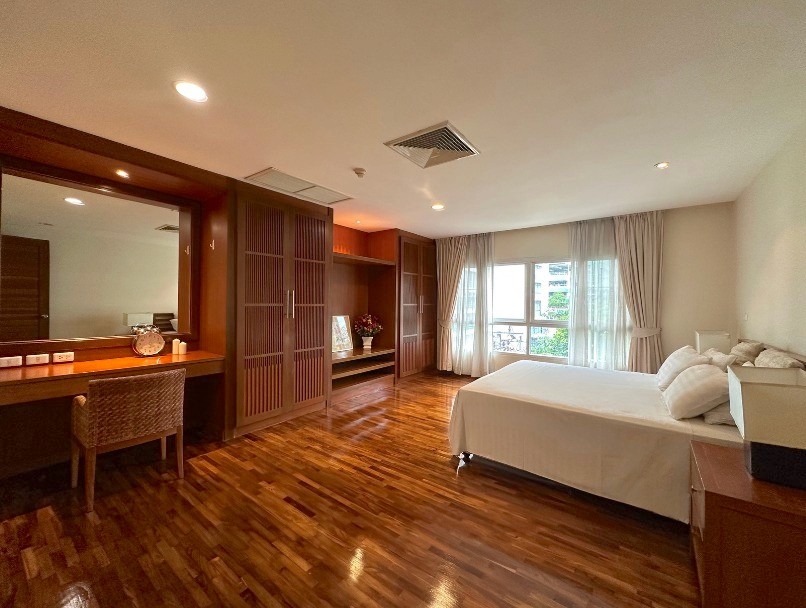 3-Bedroom Pet-Friendly Modern Residence Sathorn 4