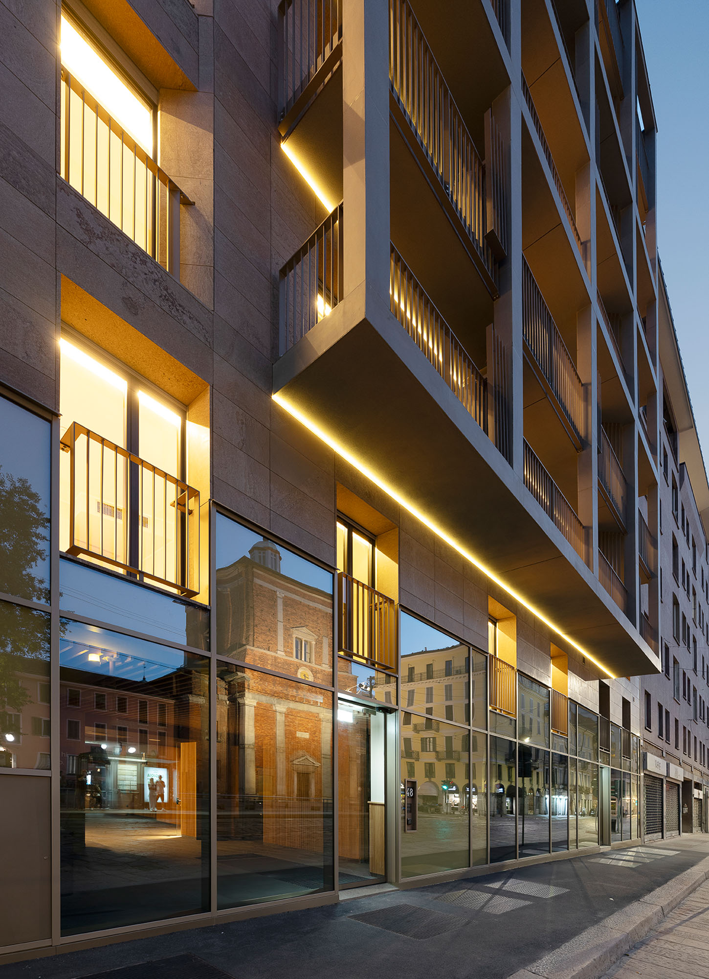View of the ground floor entrance and the glass facade detail