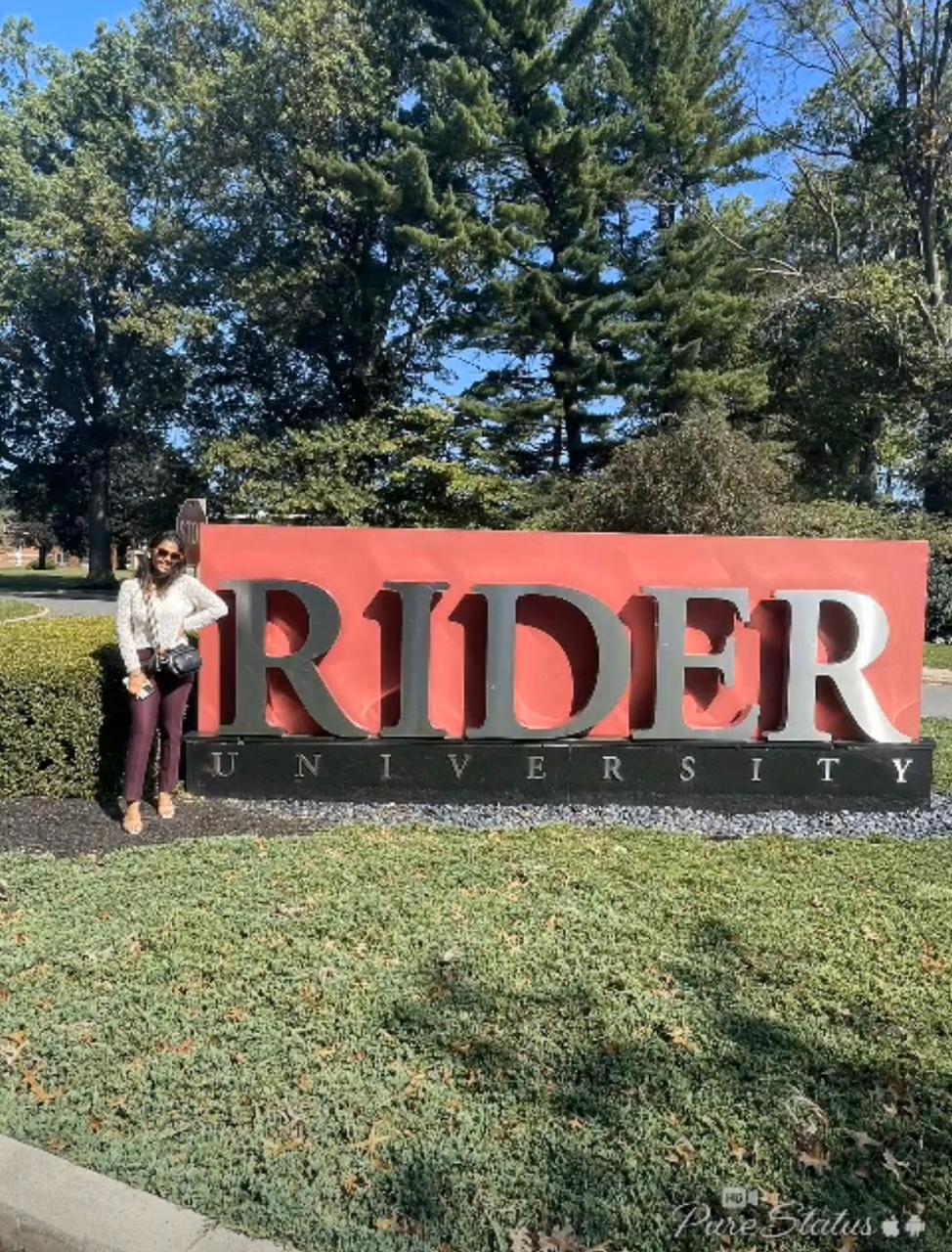 woman wearing blue dress shirt