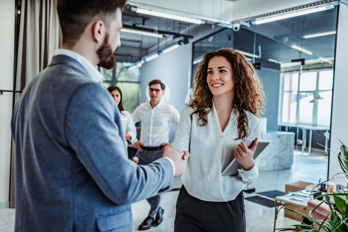 What does a customer success manager do: two people shaking hands