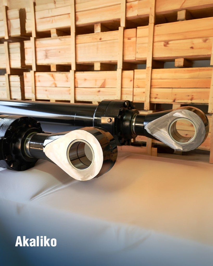 Close up into Akaliko hydraulic cylinder rod eye