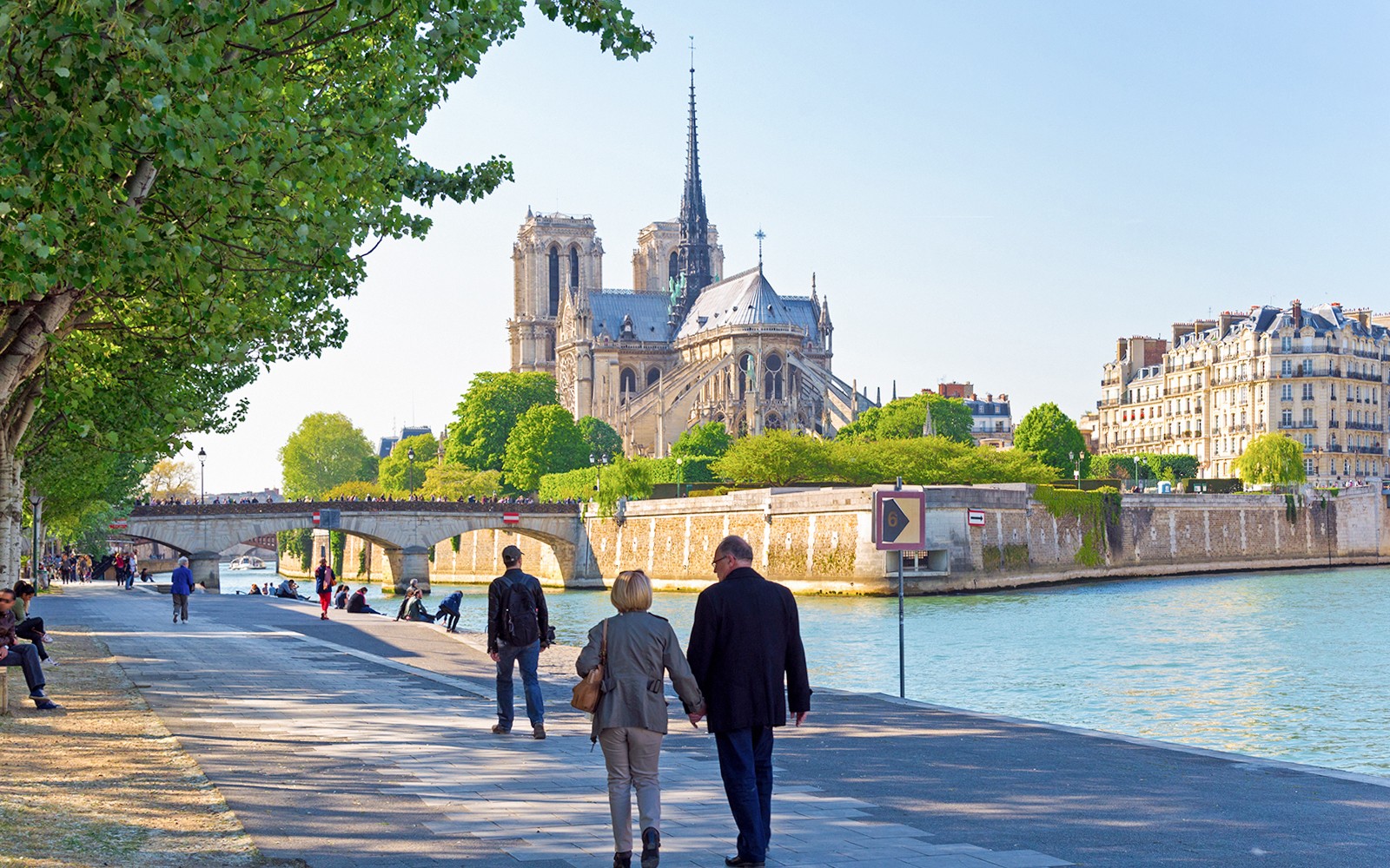 Utsikt over Notre Dame-katedralen fra Seinen ved Île de la Cité, Paris.