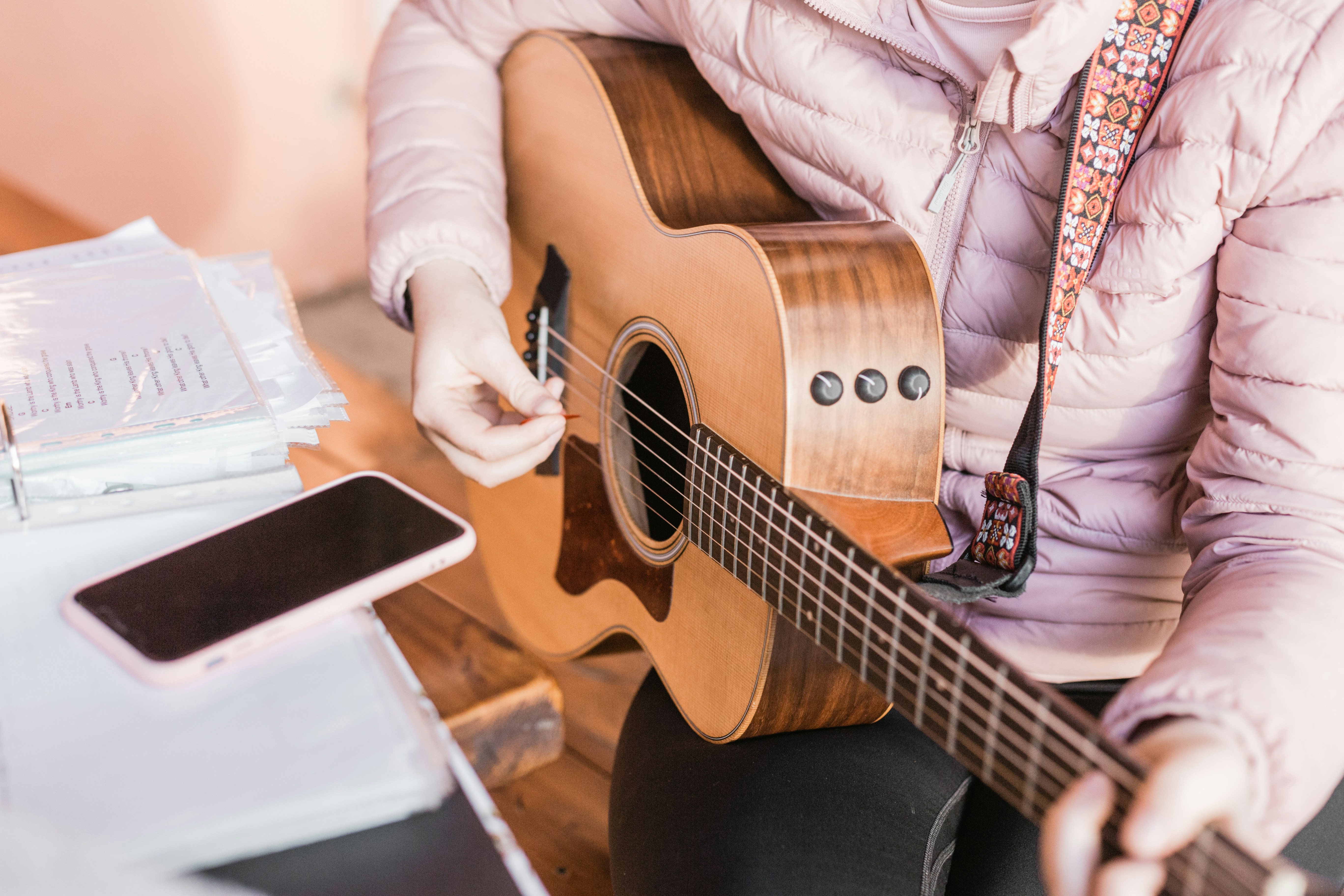 Man fretting a guitar