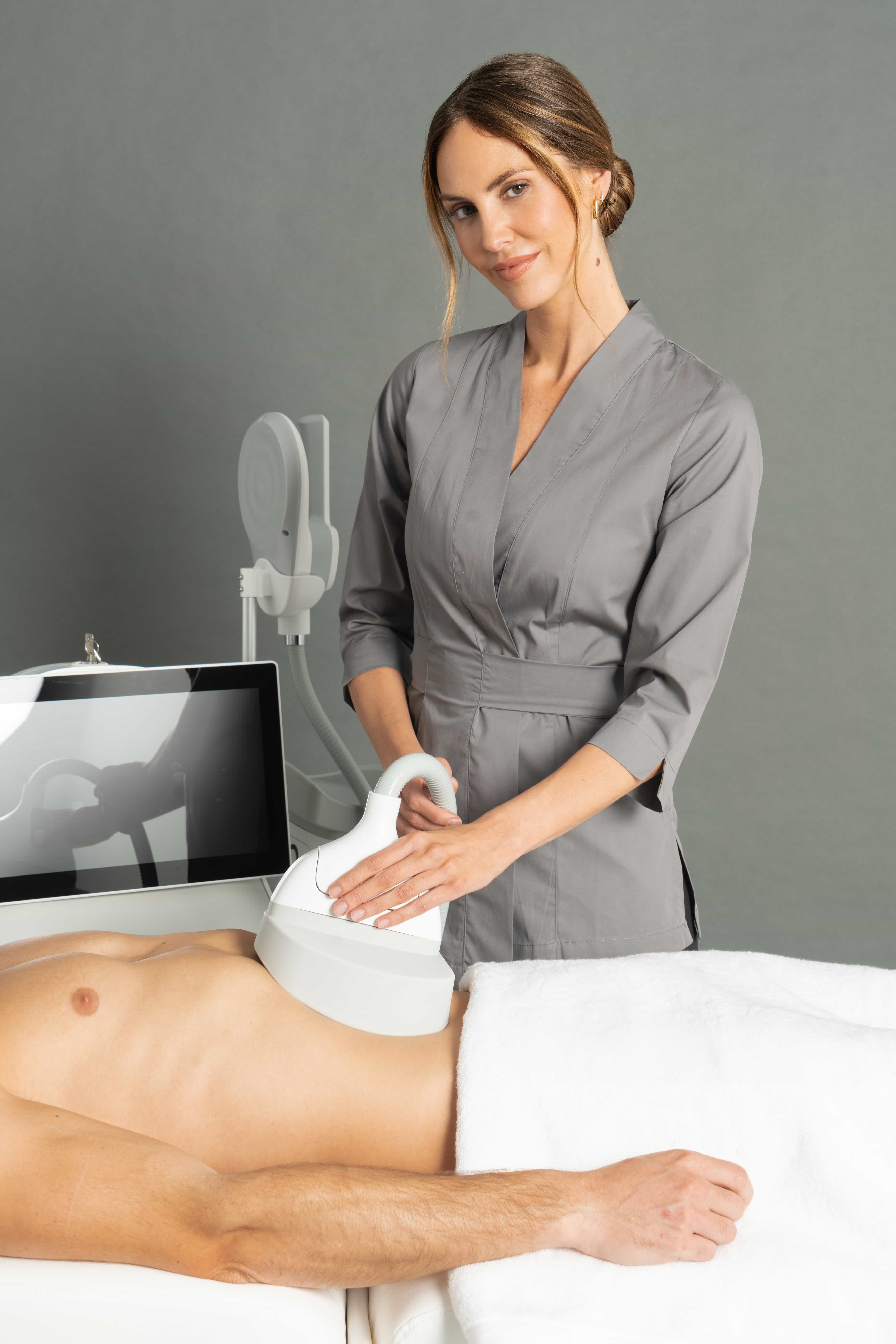 Tratamiento corporal con criotecnología avanzada ColdSculptor M40 Ultra en Taiken Murcia para remodelación no invasiva.