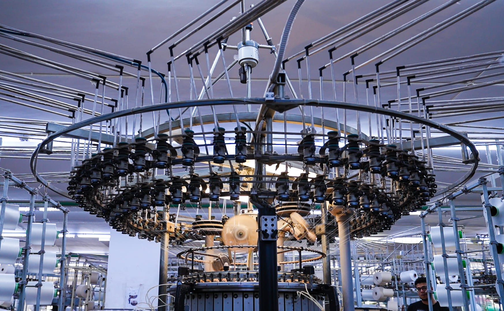 Industrial knitting machine, yarn.