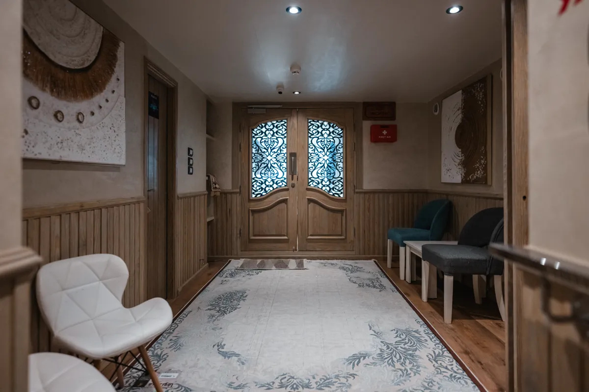 Ресторант с елегантен интериор на Imperial