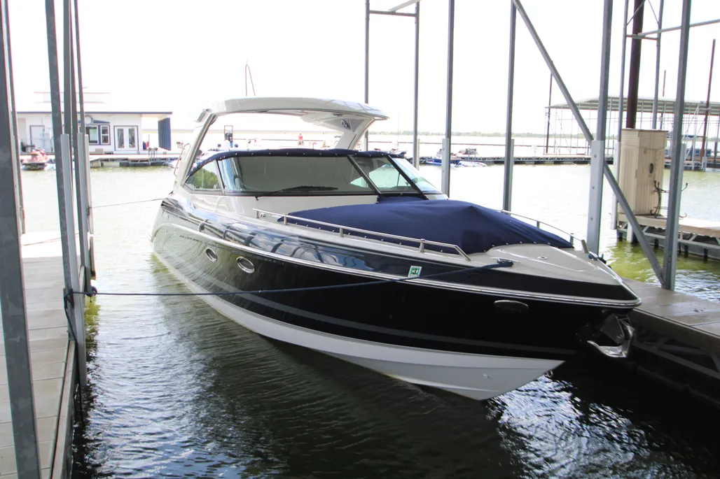 2020 Formula 330 Crossover Bowrider exterior