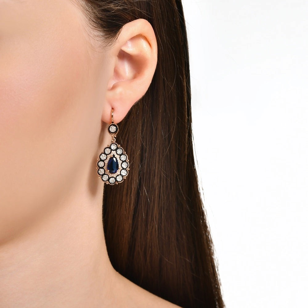 Assos 0.33 Karat Safir Renkli Sallantılı Elmas Pembe Altın Küpe