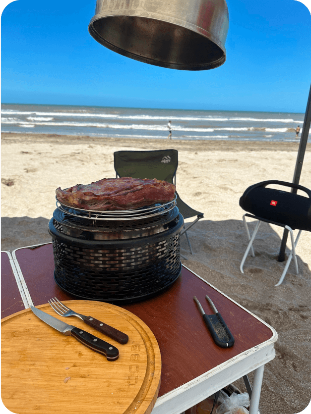 Parrilla COBB Supreme en la playa