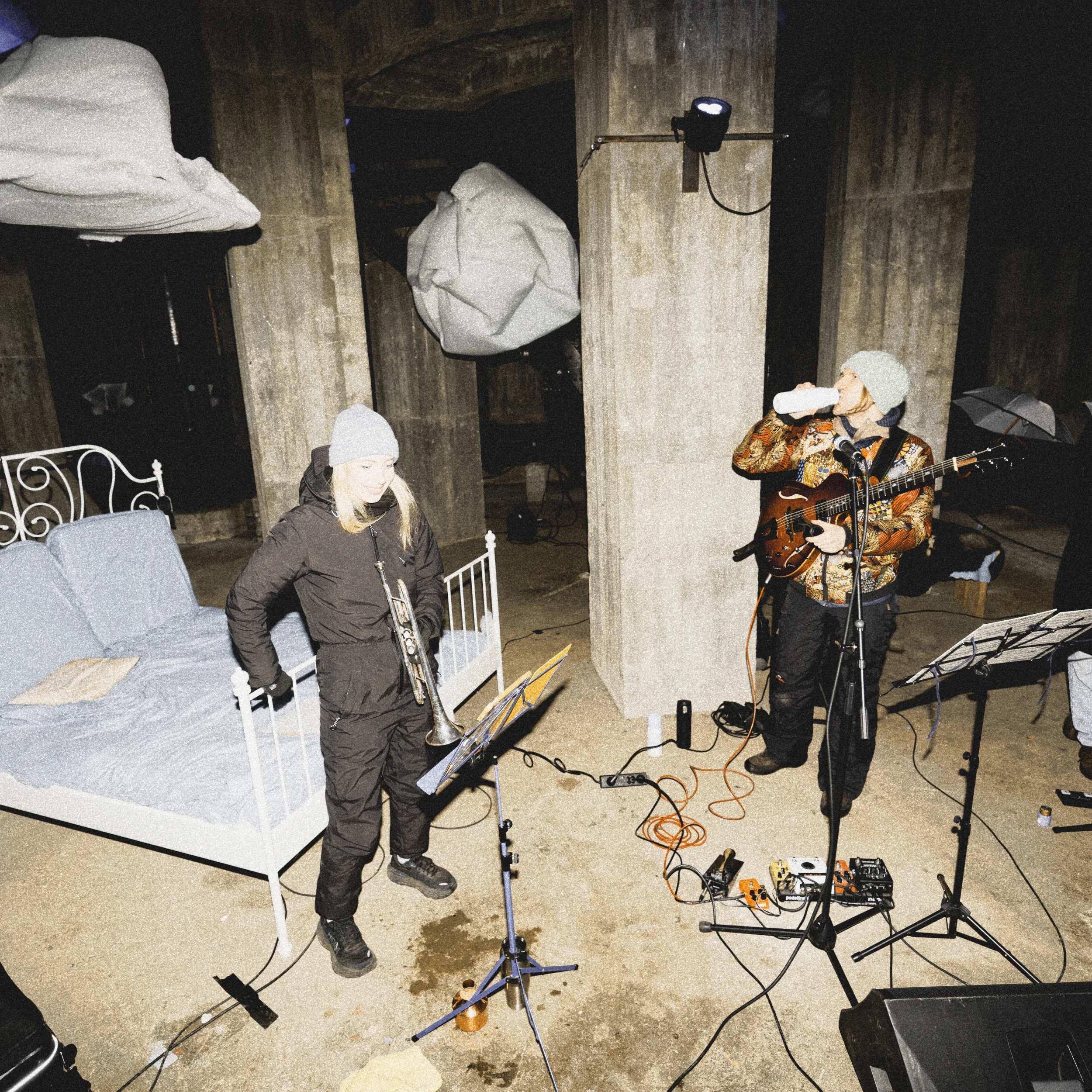 Johannes Kalbach avec son groupe de jazz performant au Danemark,  Klanglys, photographie de concert jazz par Martin Dedron