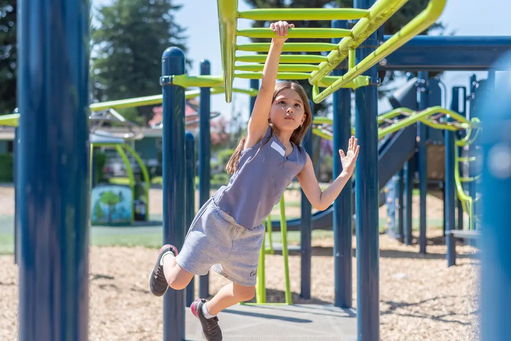 Afternoon Adventures lifestyle photography featuring people in an outdoor setting project feature