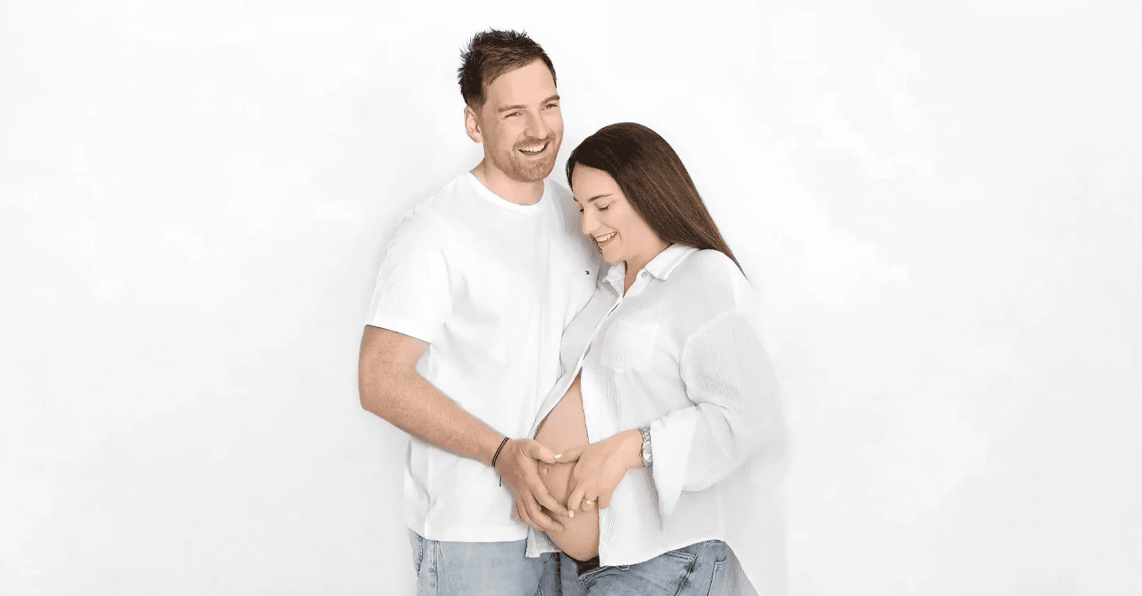 Celebrate your bond with a romantic couple photoshoot Dubai by Mahvin Photography, crafted with warmth and emotion.