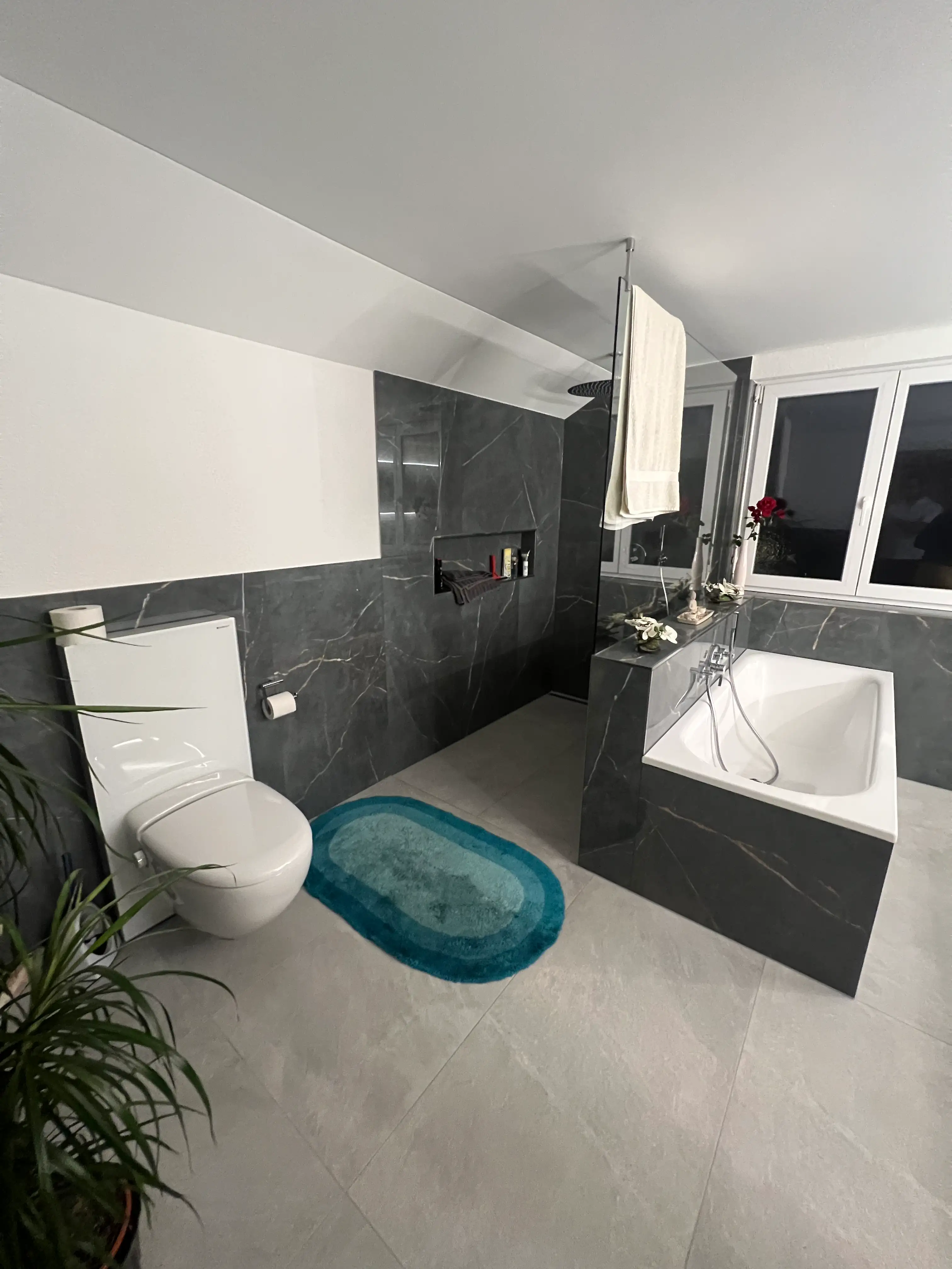 HOTI Badumbau bei Familie Gruber in Widnau mit Badewanne, Dusche und WC