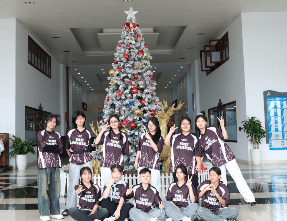 Hơn 500 học sinh Trường THPT Thanh Bình, tỉnh Đồng Nai tham quan, trải nghiệm tại Trường Đại học Tôn Đức Thắng