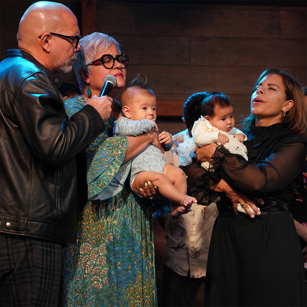 Bebes presentados ante la iglesia