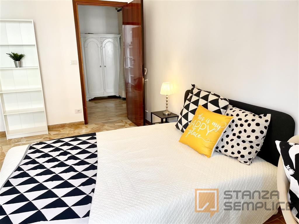 16 sqm room in Via CADUTI DI CEFALONIA, Firenze