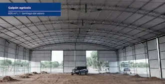 Galpón logístico metálico 15x30 m para depósito industrial con estructura de acero en Santiago del Estero, nave logística para almacenamiento.