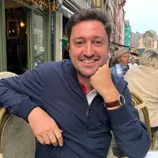 A person in a blacl coat and the brown hairs