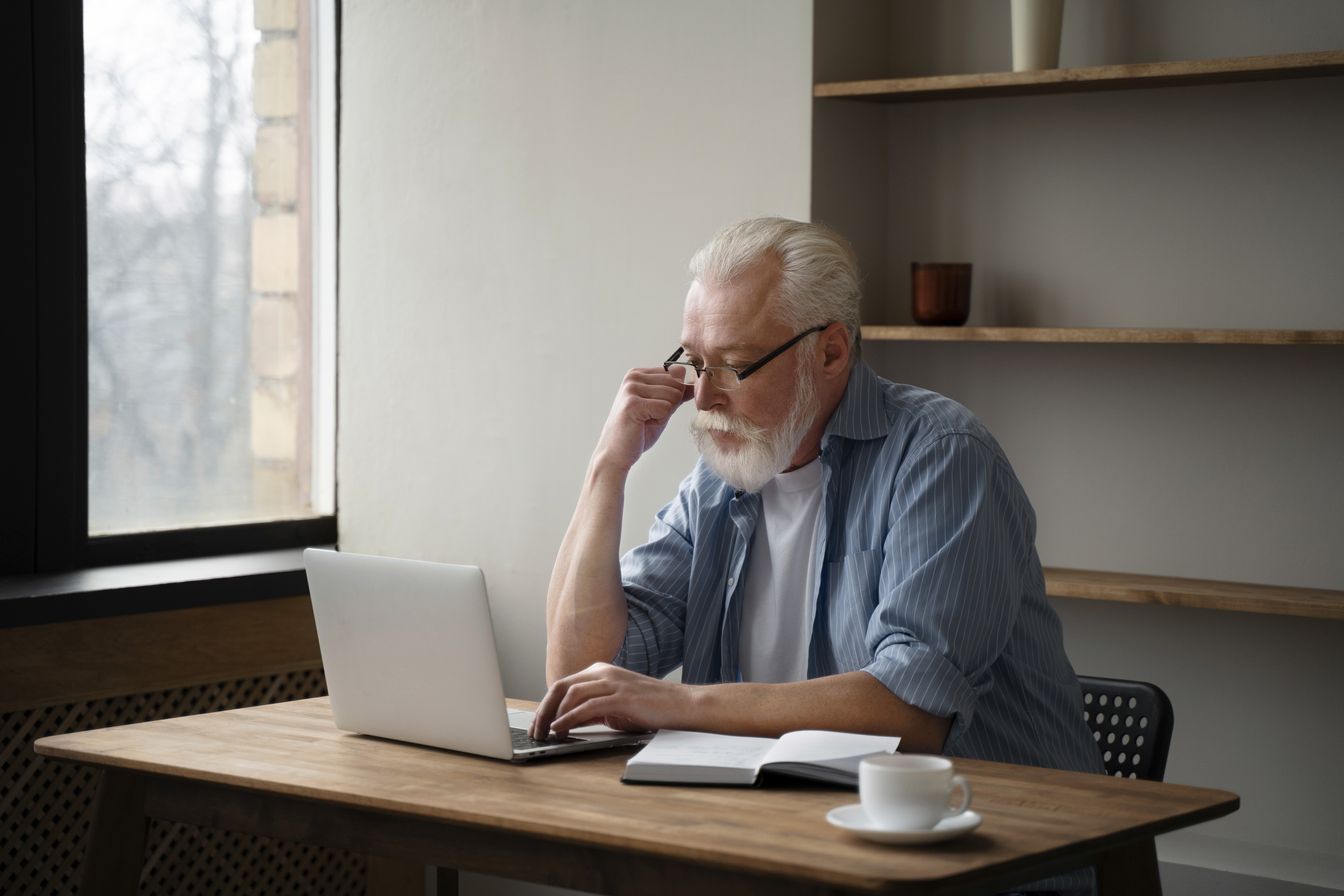 man trying to focus at work