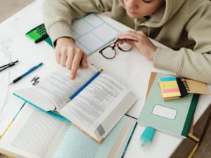 how to stay focused while studying