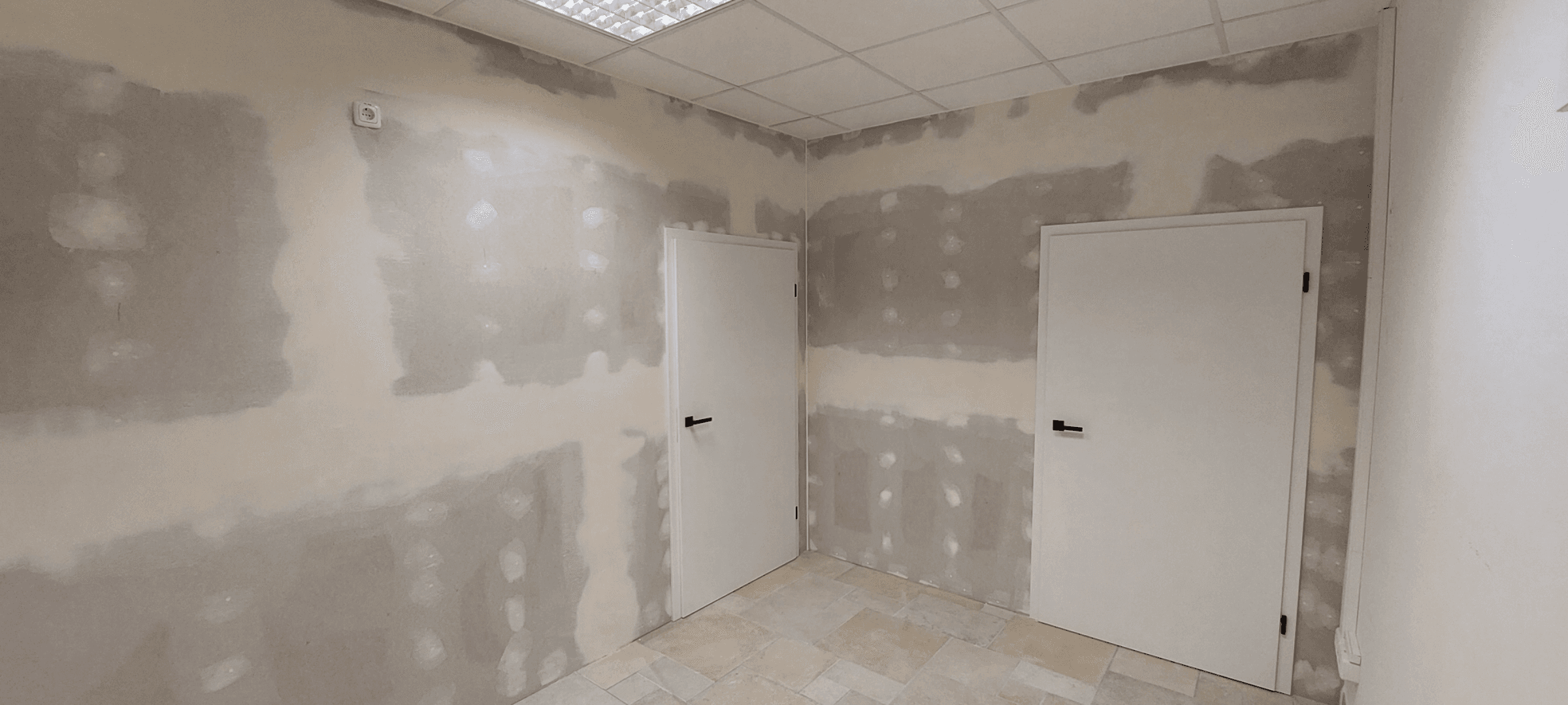 verspachtelte wände und nuee türen