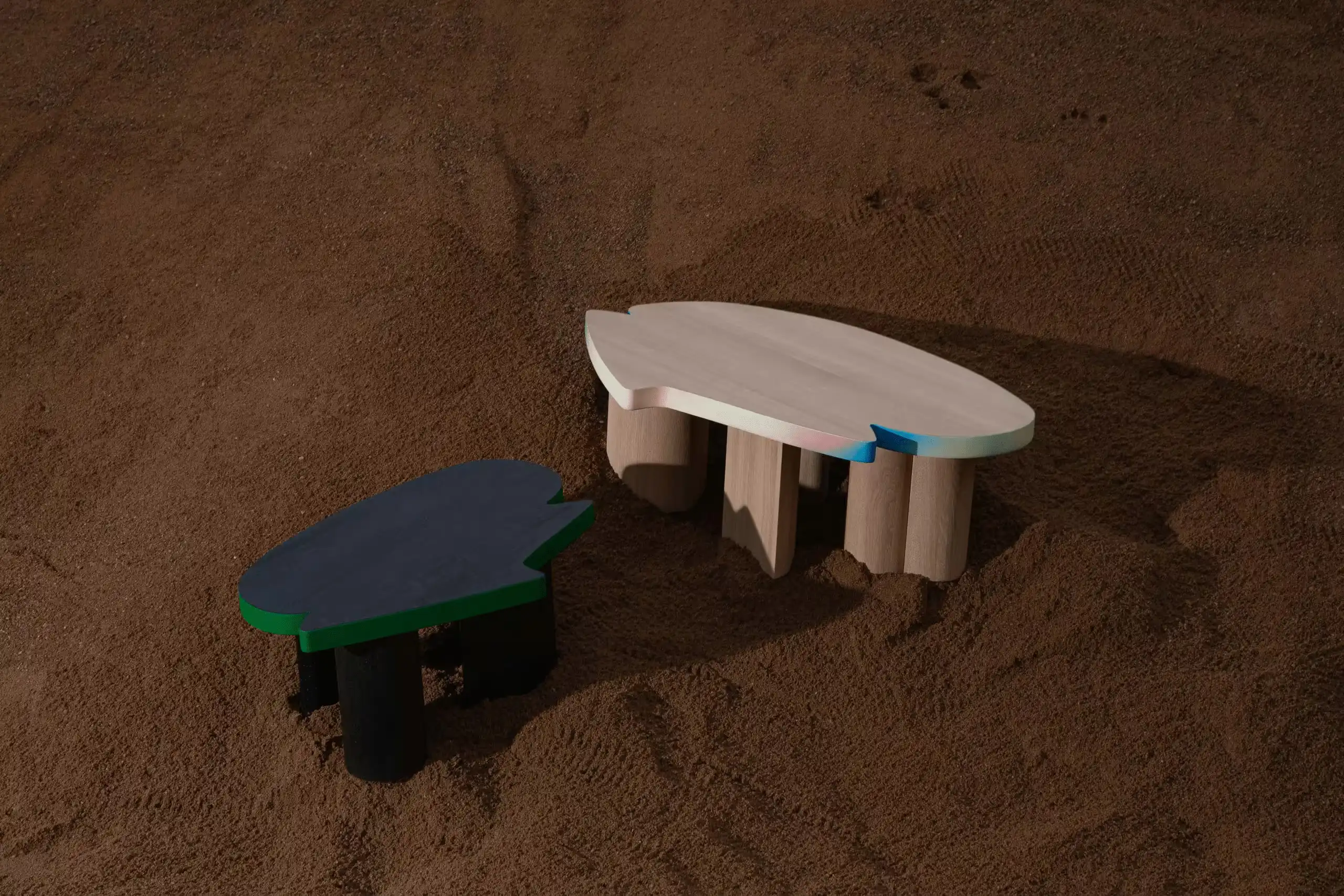 Cloudy Impromptu tabletop detail with curved organic edge designed by Jiří Krejčiřík