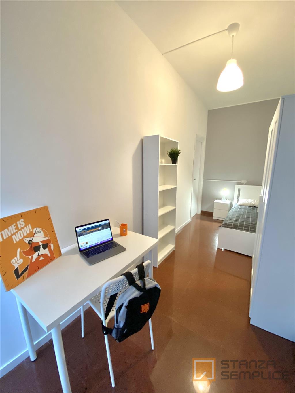 10 sq m room in Via Prospero Petroni, Bari