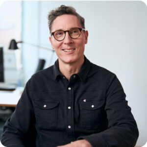 Photos of the managing director of etracker, alongside his quote