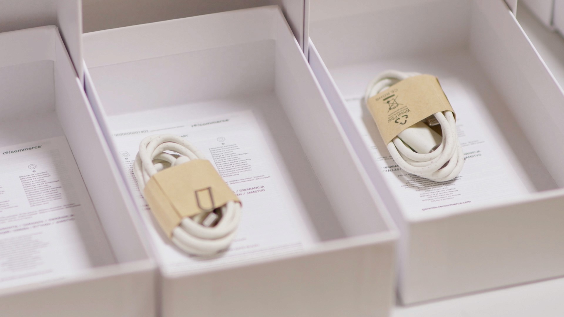 Augustin Becquet (CEO of Recommerce) and Jeffrey Rogers (CEO of Liftforward) shaking hands.