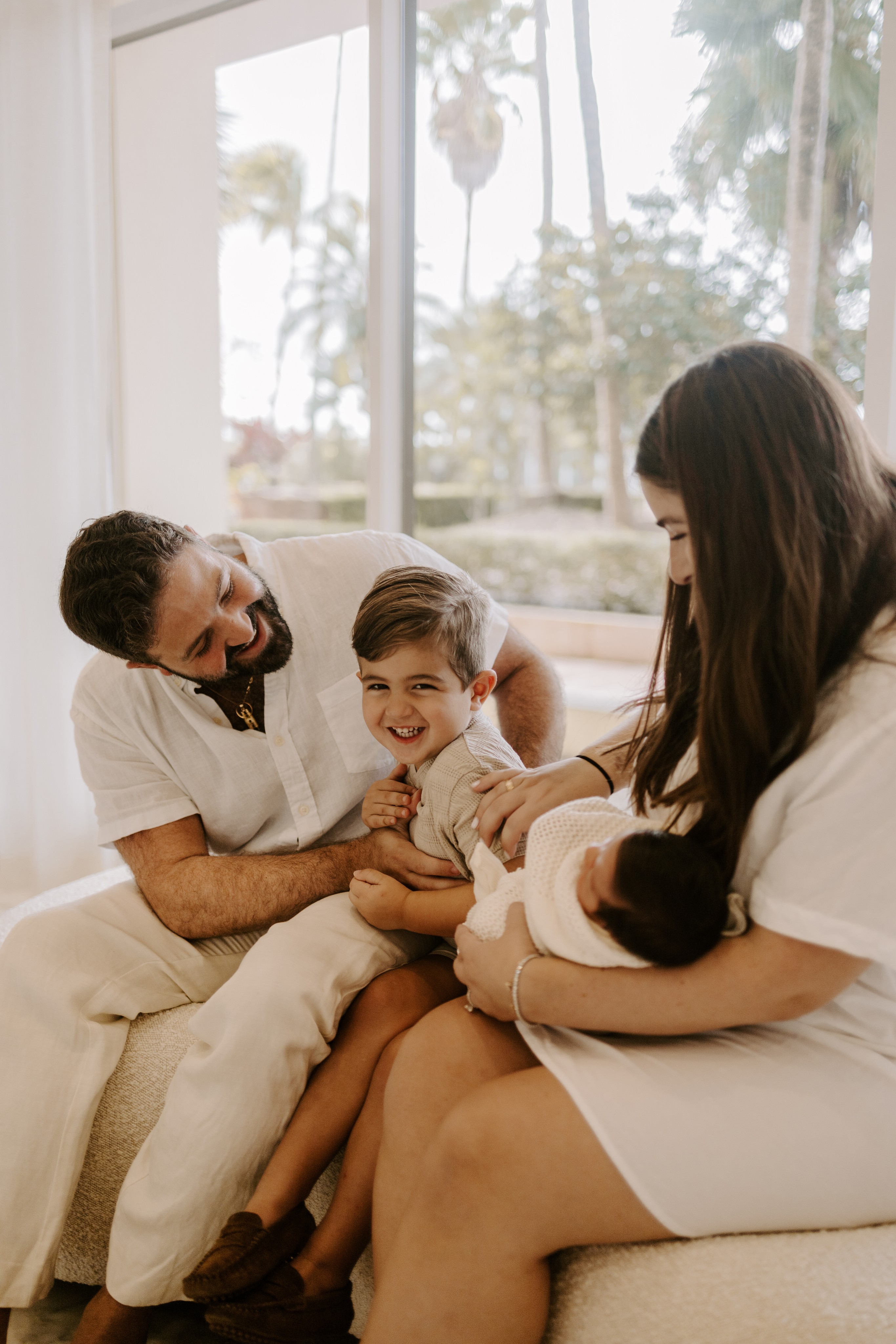 Zalmy Marrus Photography: Beautiful family moments frozen in time - Explore our family photoshoot gallery.