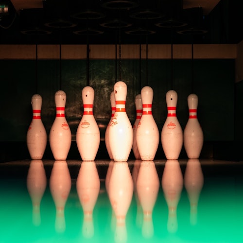 我被击倒，但我又站起来，你永远不能让我倒下！