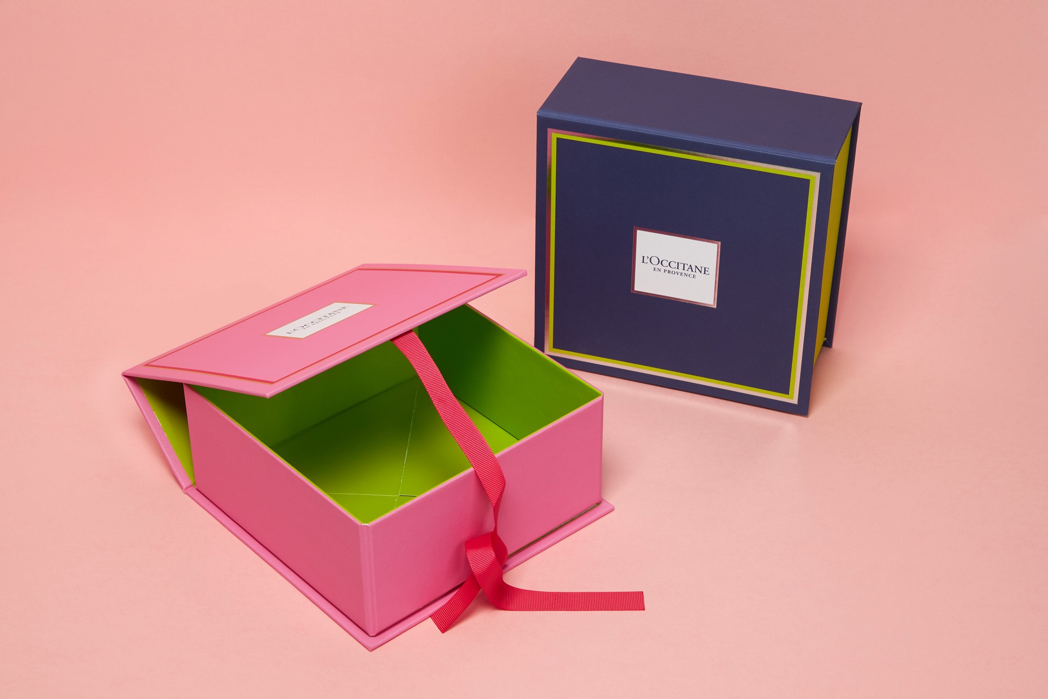 Collapsible gift boxes