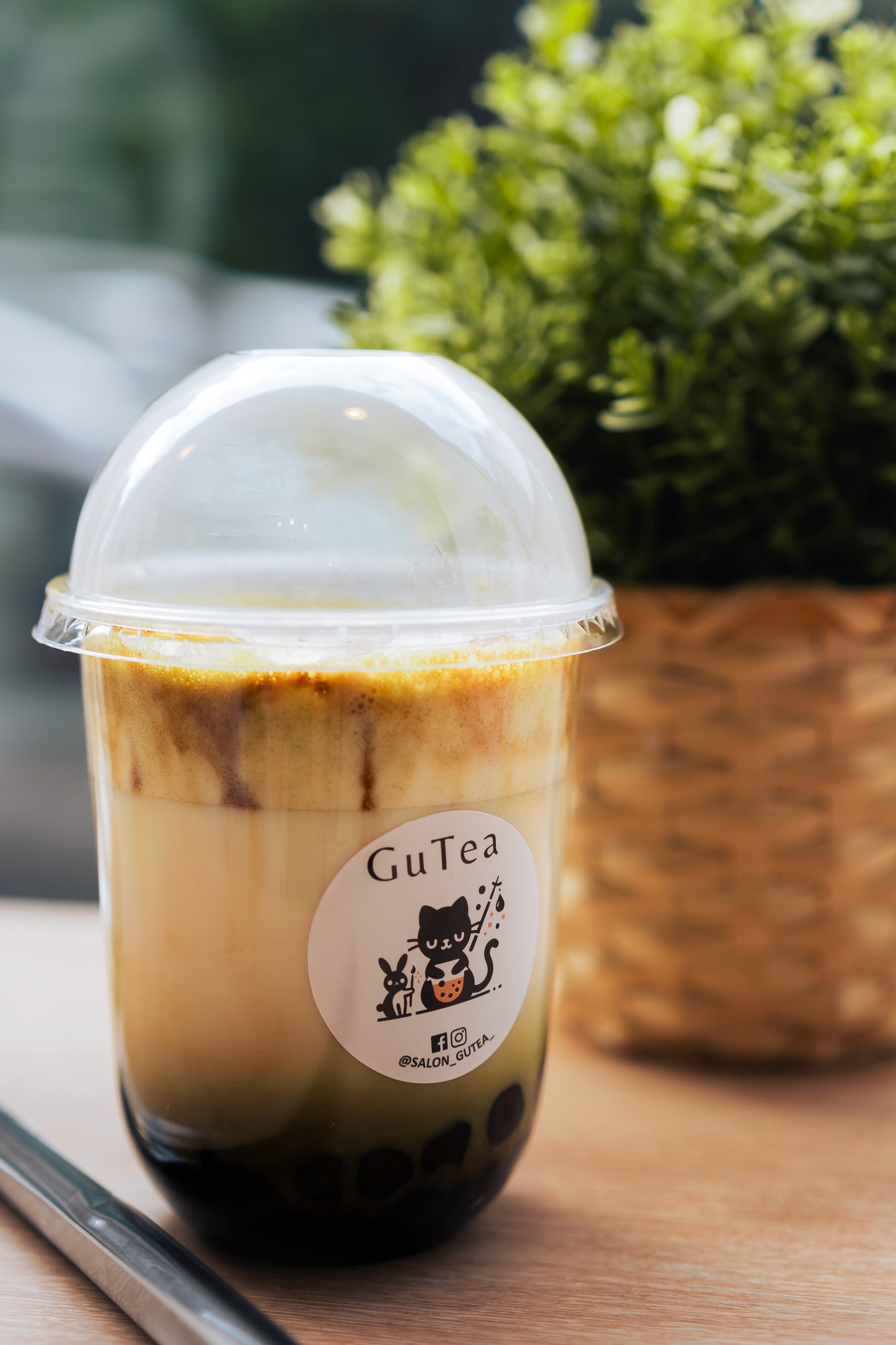 Bubble tea au matcha avec perles de tapioca, servi au GUTEA Paris 13e.