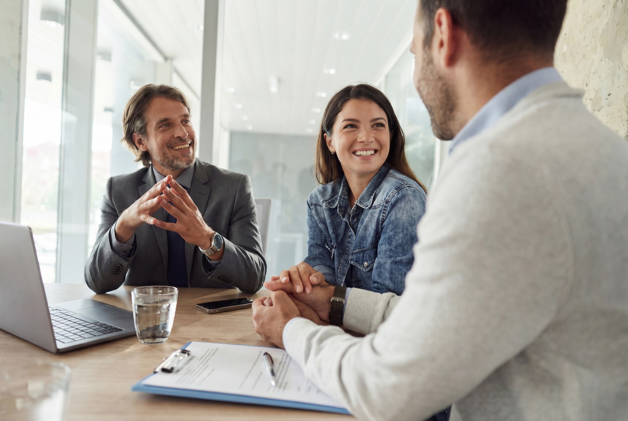 A meeting scene describes consultation